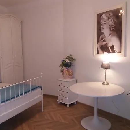 Atena Kazimierz * Краков